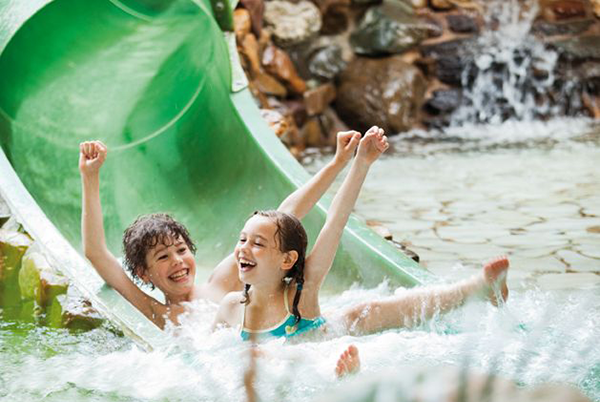 Waterglijbaan zwemmen bij de Lommerbergen