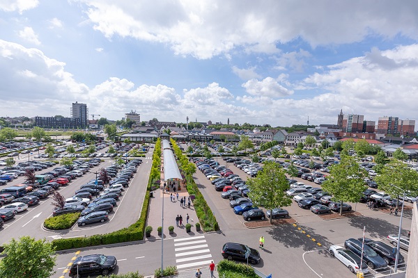 Premium parking Desinger Outlet Roermond